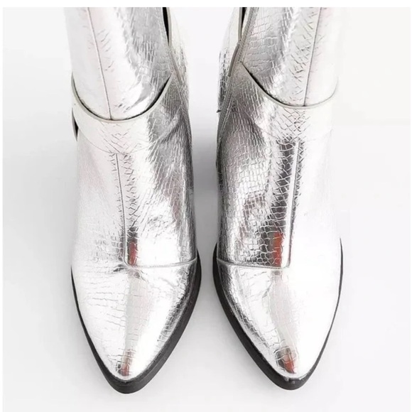 DV by Dolce Vita Nilano Metallic Ankle Booties - Picture 4 of 7